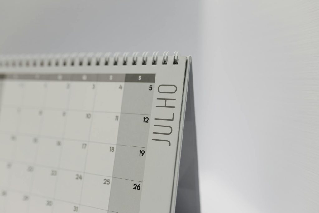 Minimalistic desk calendar displaying the month of July with a focus on weekdays.